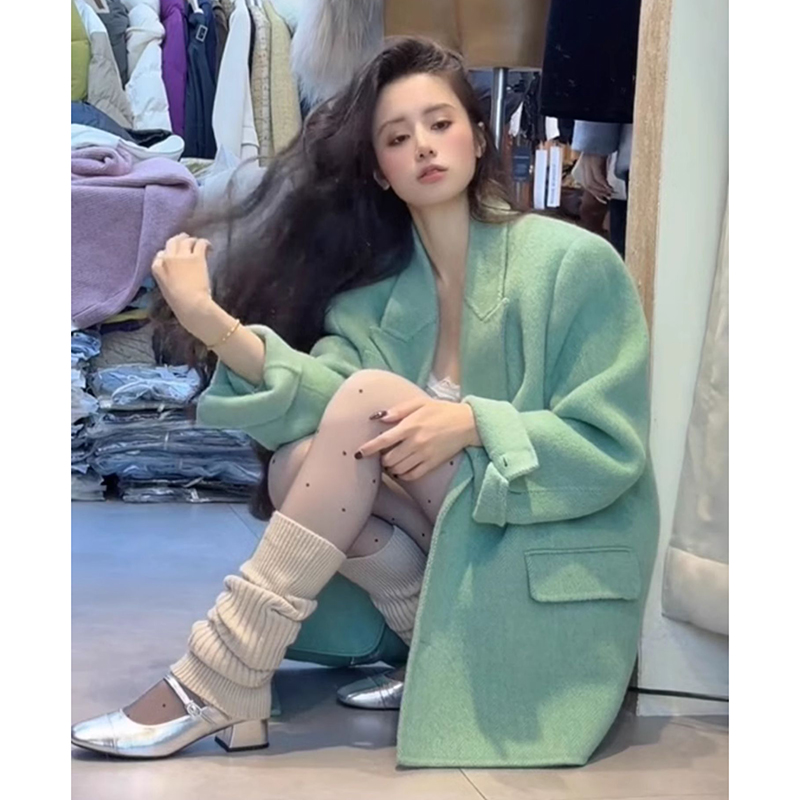 2025秋冬新款欧美宽松气质西装外套女高级感别致绿色减龄呢子上衣