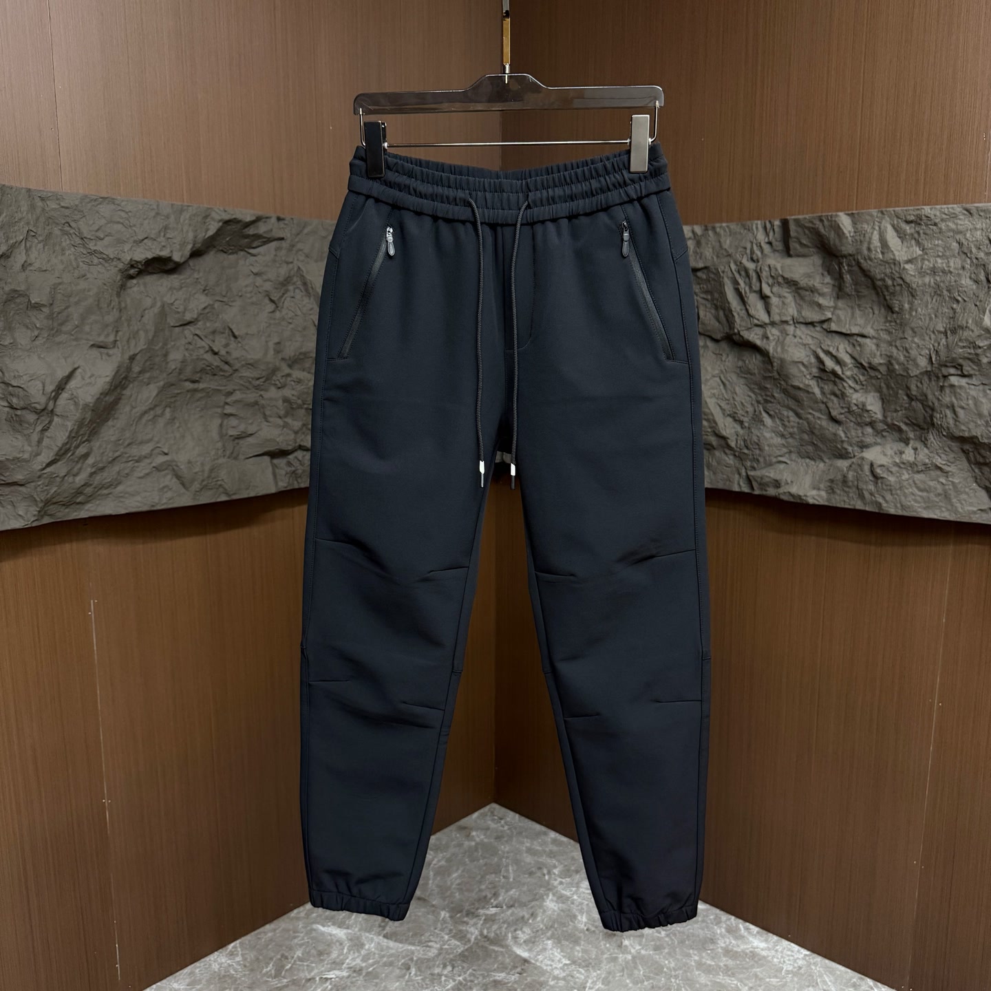 8929秋冬新款软壳裤热门户外爆款束脚冲锋裤净版长裤