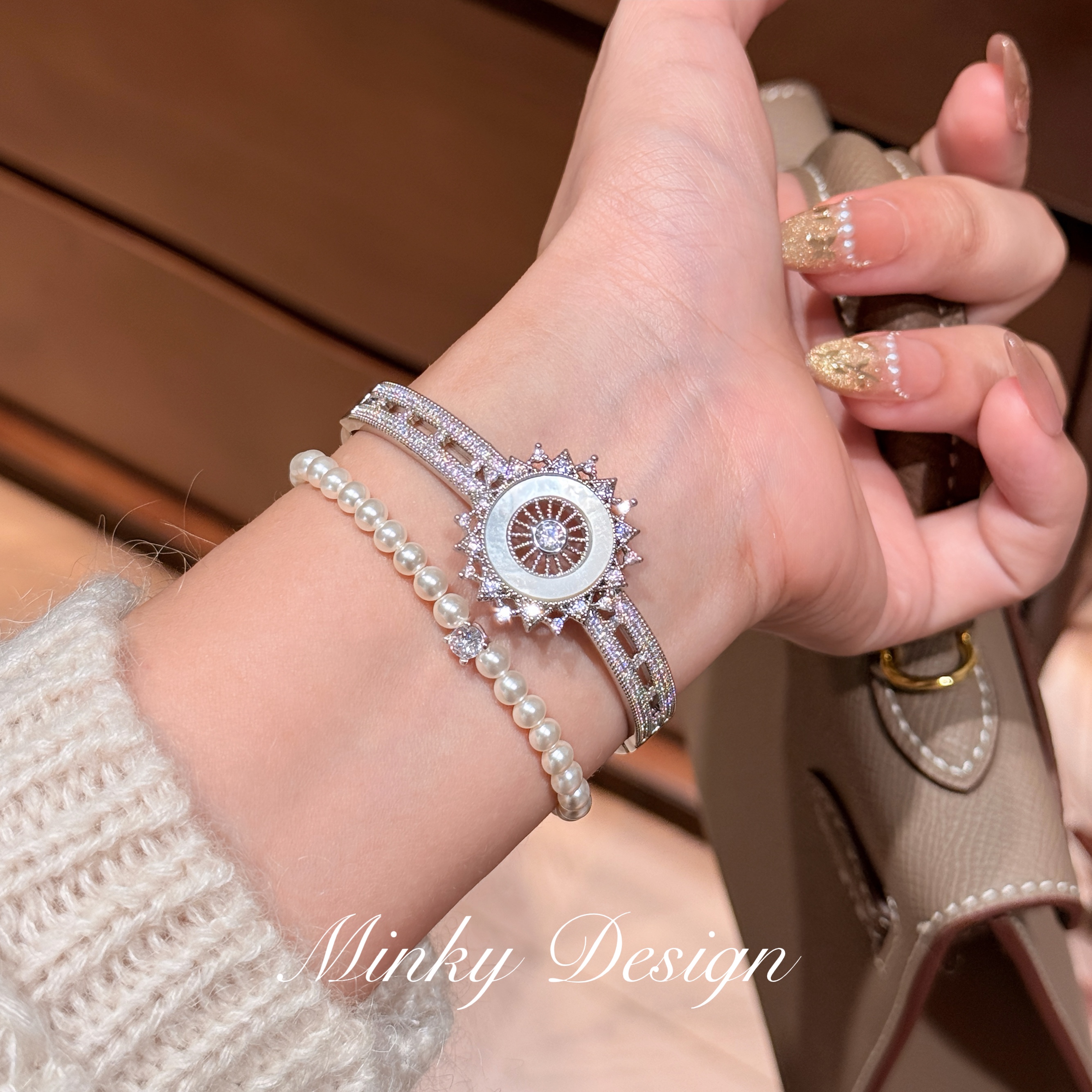 非金属合成锆石手镯 「时间轮盘」气质设计感太阳手镯宽面简约手饰