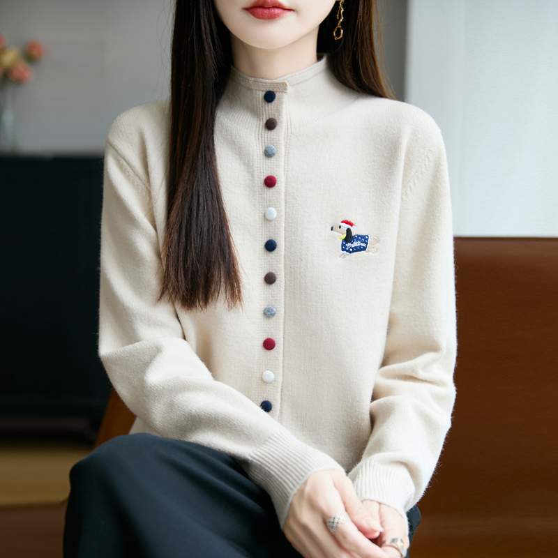 时尚品牌女装秋冬精纺纯色宽松精纺针织开衫刺绣彩扣百搭毛衣上衣