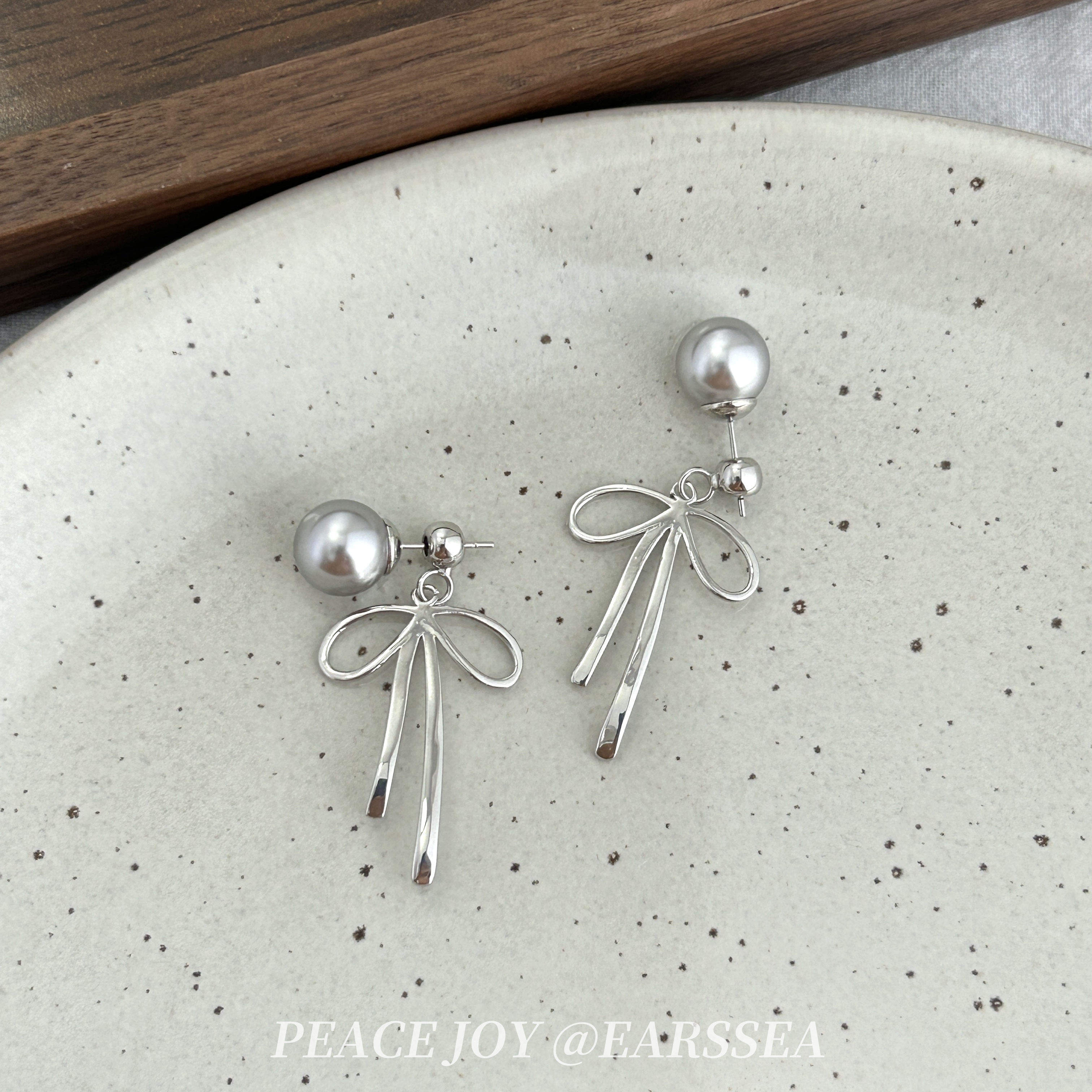 铜合金耳饰 【奇思妙想】灰珍珠蝴蝶结两戴耳饰 小众设计高级耳钉