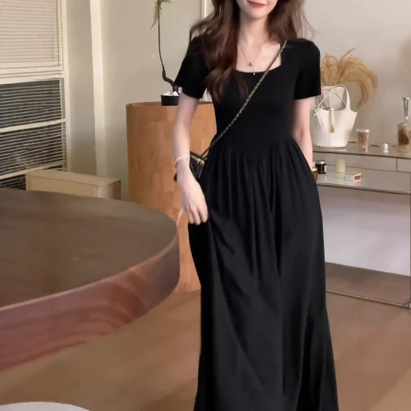 大码女装秋季新款法式赫本风连衣裙胖mm遮肉显瘦时尚设计感小黑裙