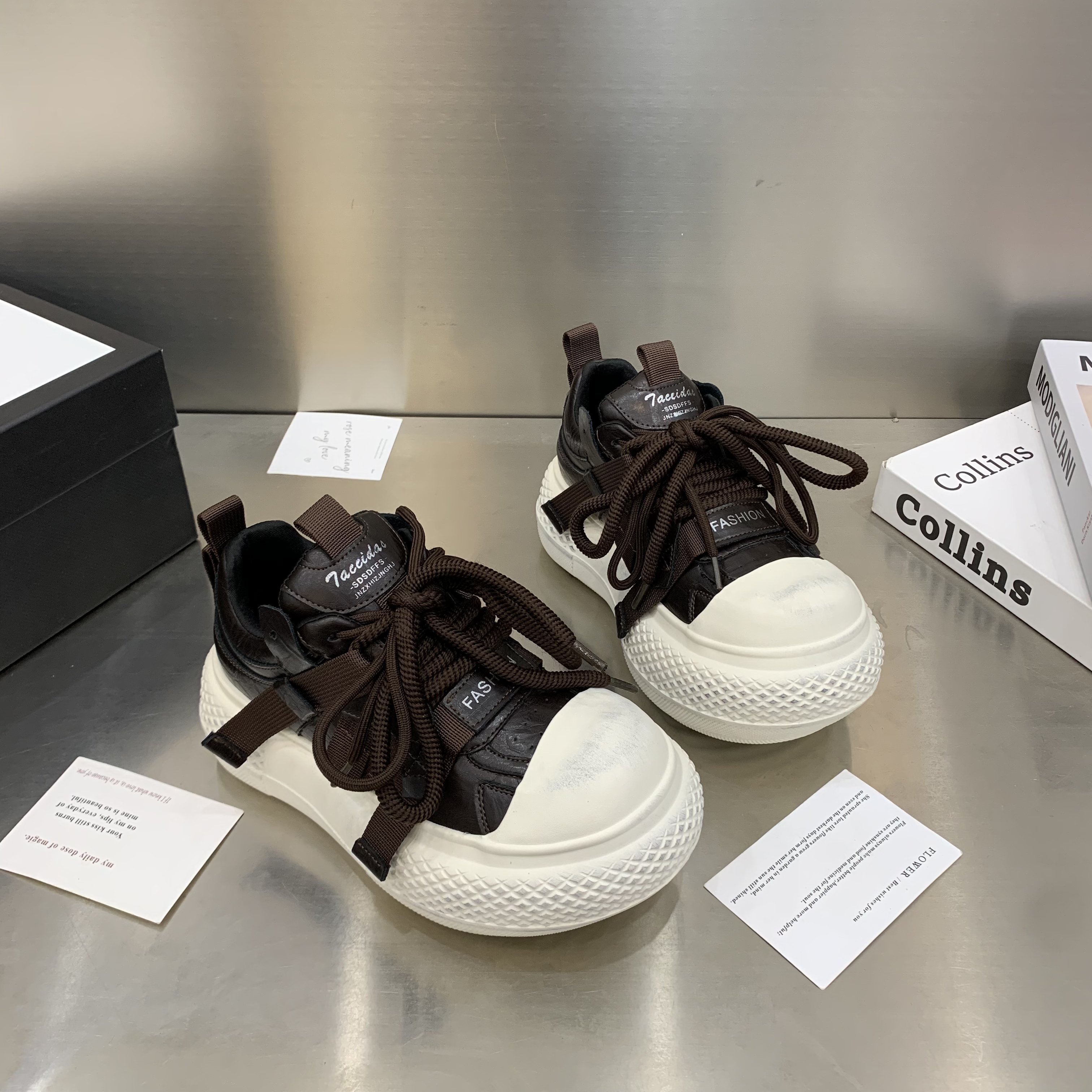 厚底大头丑萌面包鞋百搭休闲运动板鞋单鞋欧货女2025新款小白鞋