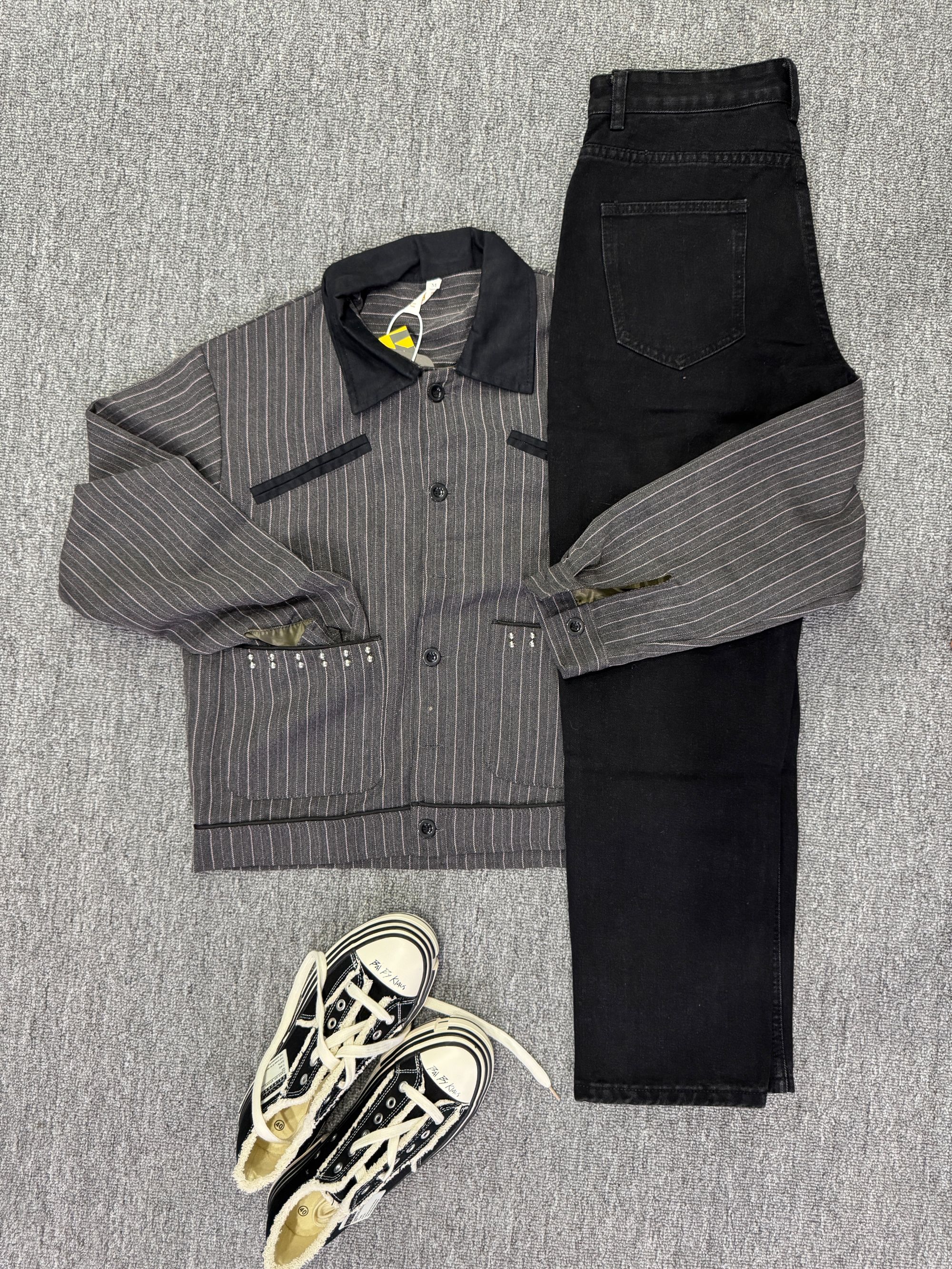 2025年秋季新款美式潮牌钉珠条纹设计翻领休闲简约夹克灰色外套男