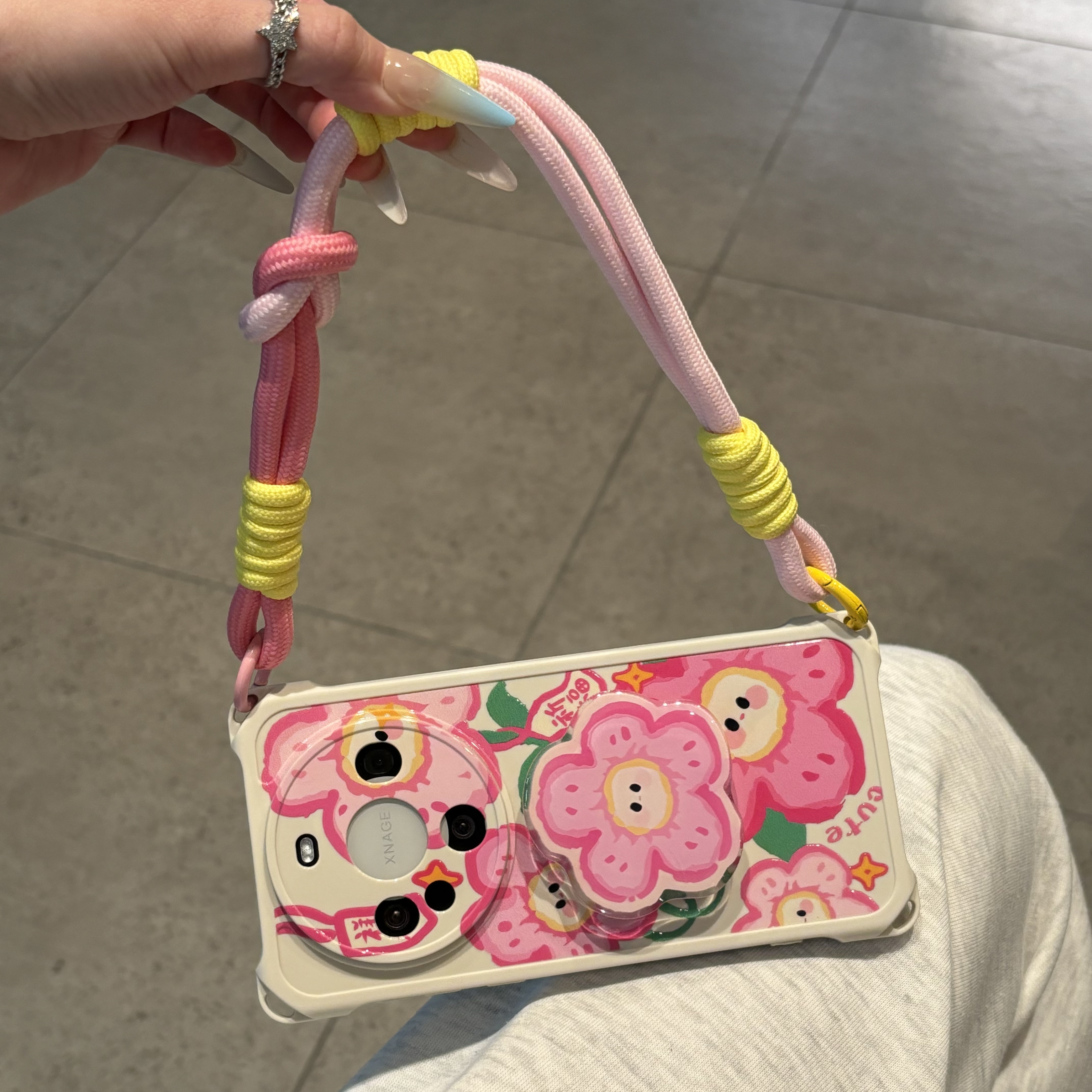 BANCA粉色花朵支架适用苹果16四角挂绳手机壳华为oppo小米15vivo