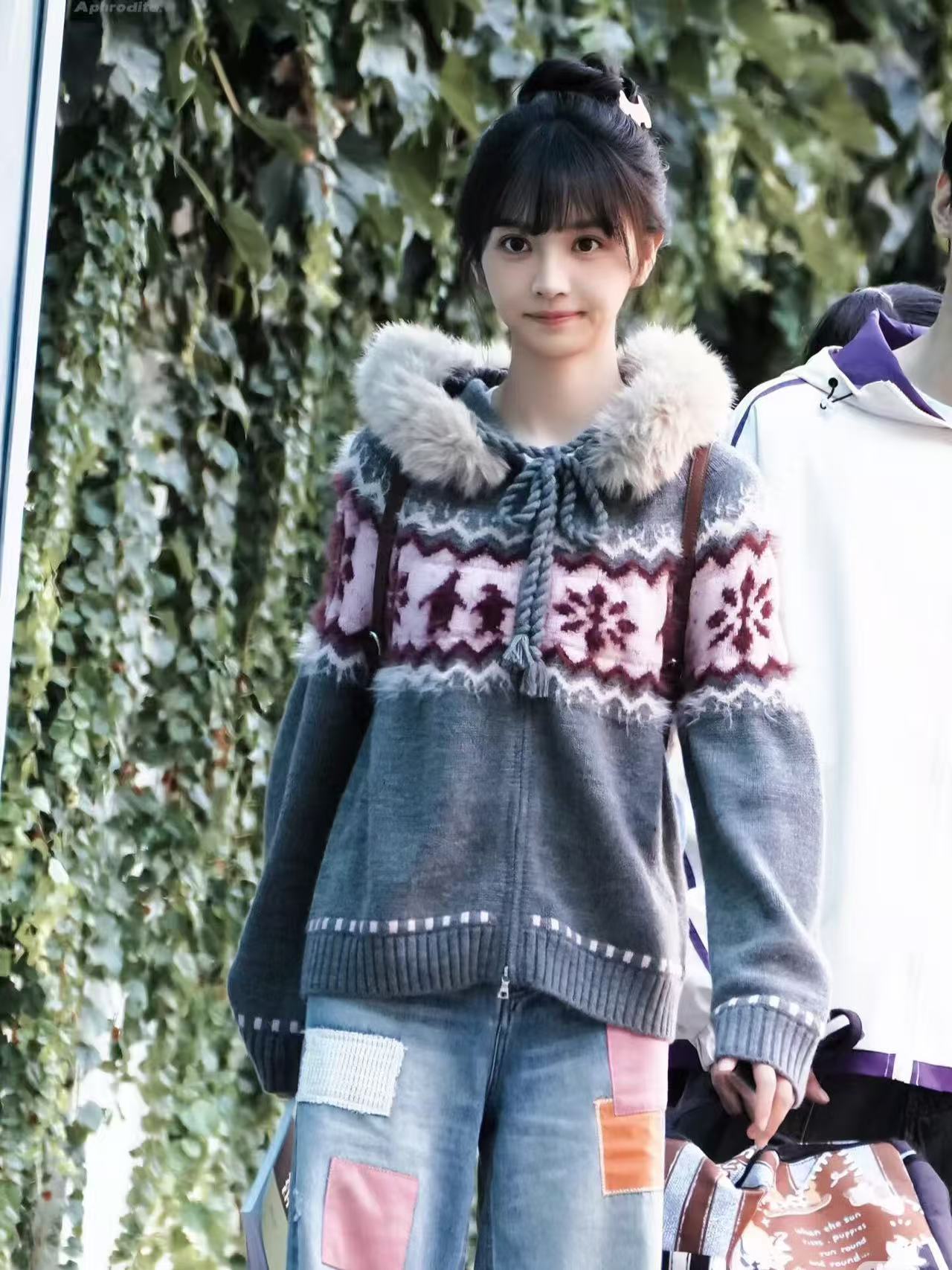 田曦薇同款费尔岛毛衣外套女秋冬新款气质撞色拉链连帽针织开衫女