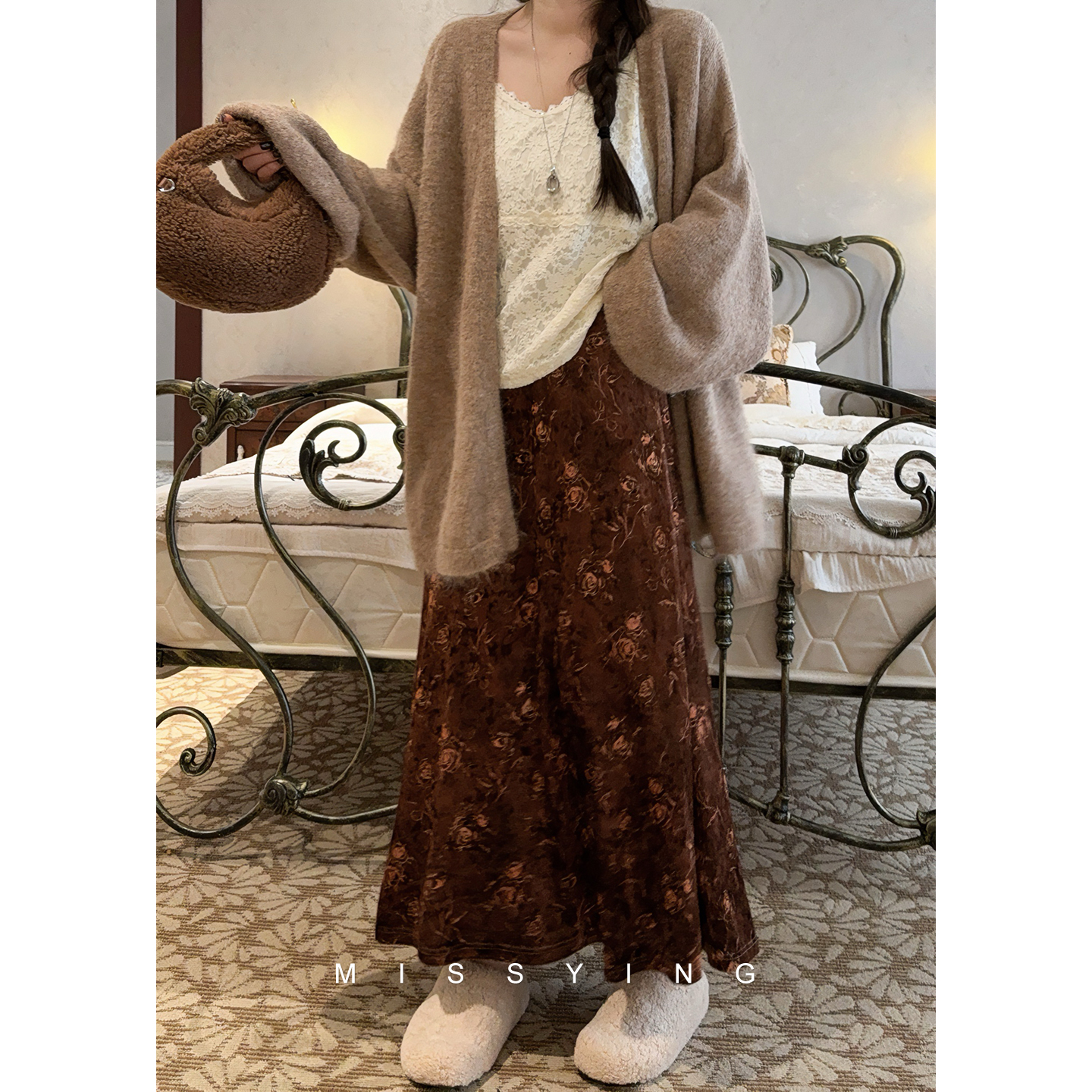 应小姐【野蔷薇】微胖大码秋季韩版温柔显瘦百搭丝绒蔷薇提花半身裙