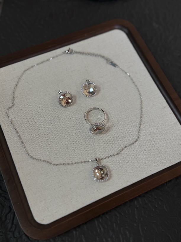 钛钢项链 LARVINA 钻三件套  个性时尚