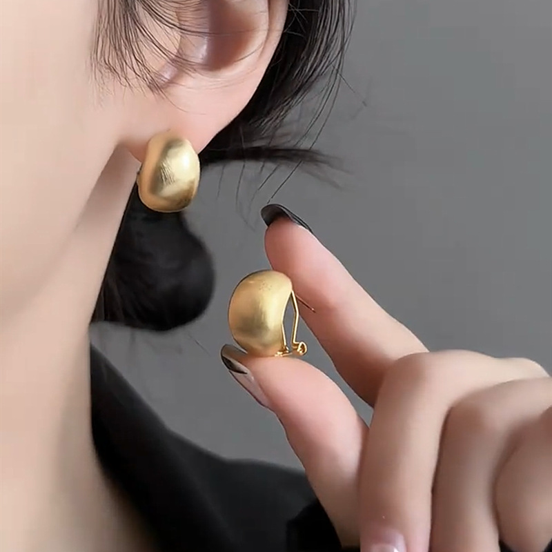铜合金耳饰 气质简约ins金色拉丝豌豆轻奢高级百搭耳环