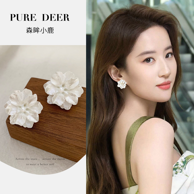 合金耳饰 刘亦菲同款白色山茶花耳钉女士轻奢小众无耳洞耳夹耳饰