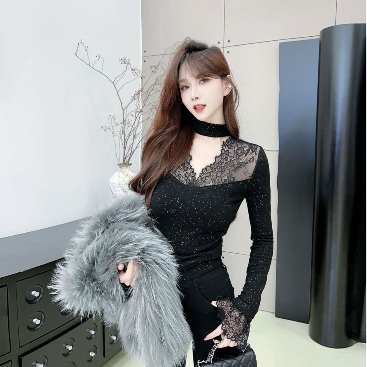 气质V领打底全身细闪2024秋冬新款设计感修身显瘦内搭拼接挂脖衫