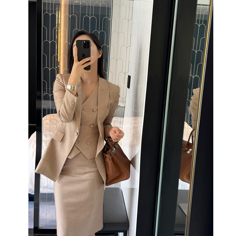 秋冬年会卡其色精英风高级感修身显瘦西装套装马甲半身裙三件套女