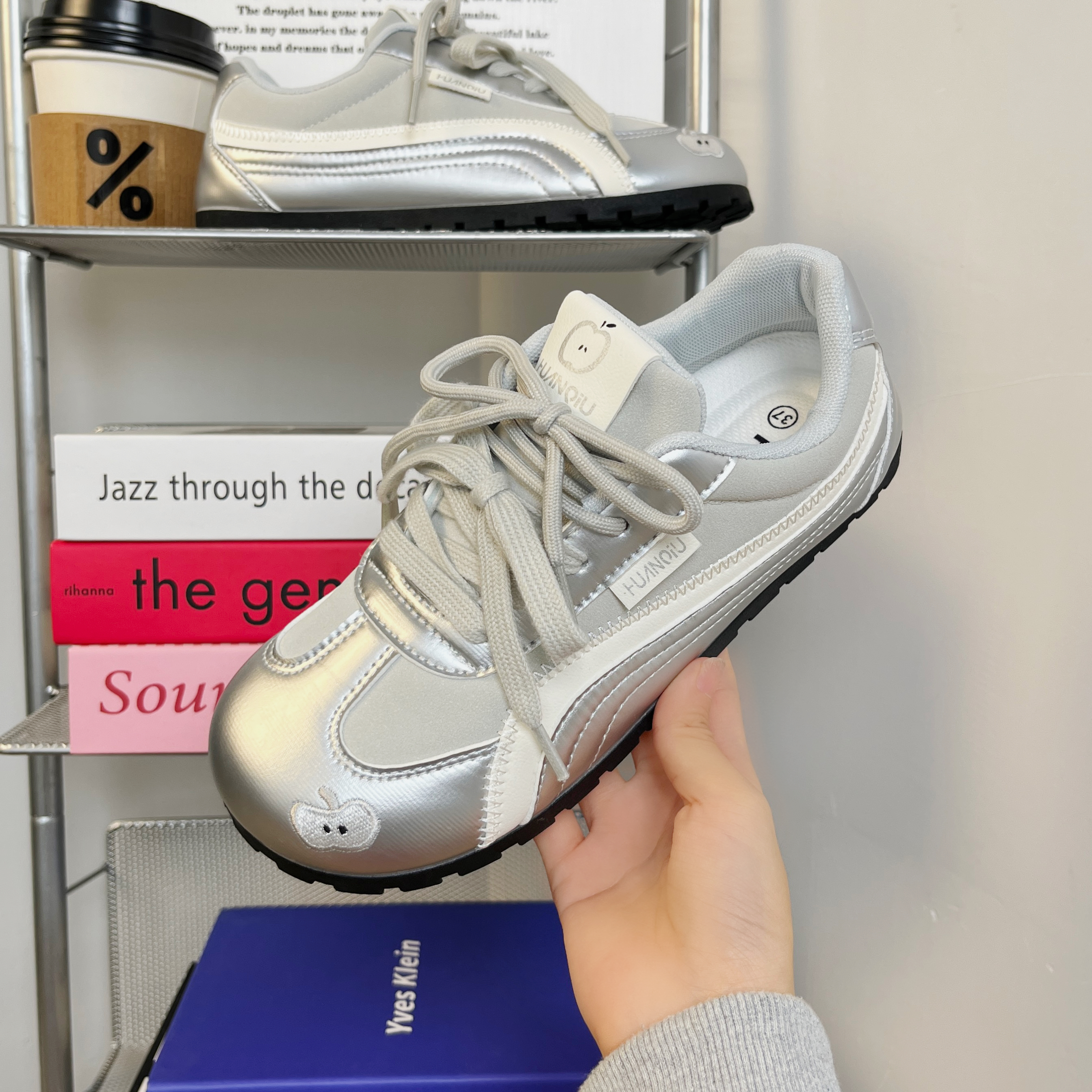 环球女鞋正品银色板鞋女款2026春季新款百搭轻便德训鞋低帮休闲鞋