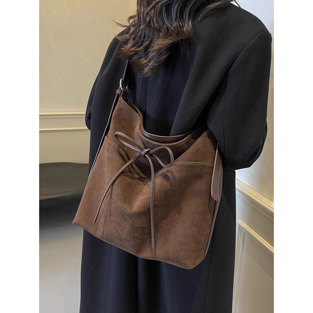 奥莱撤柜【明星同款】美拉德复古麂皮绒包包女秋冬季百搭单肩包上班