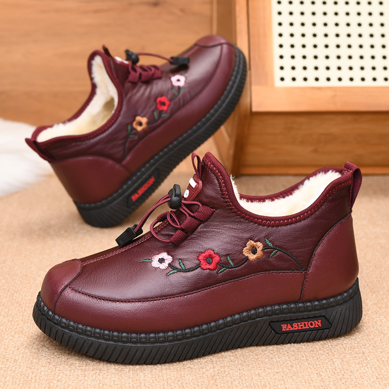 冬季老北京布鞋平底绣花防水休闲鞋奶奶棉靴女棉鞋加绒保暖妈妈鞋