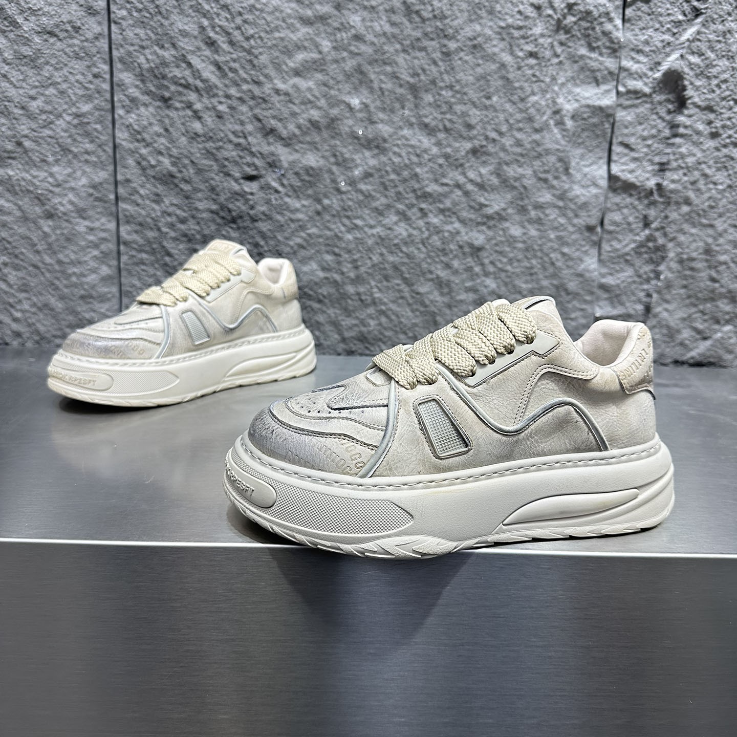 男冬款加绒保暖休闲板鞋2026新款厚底增高潮流百搭系带复古老爹鞋