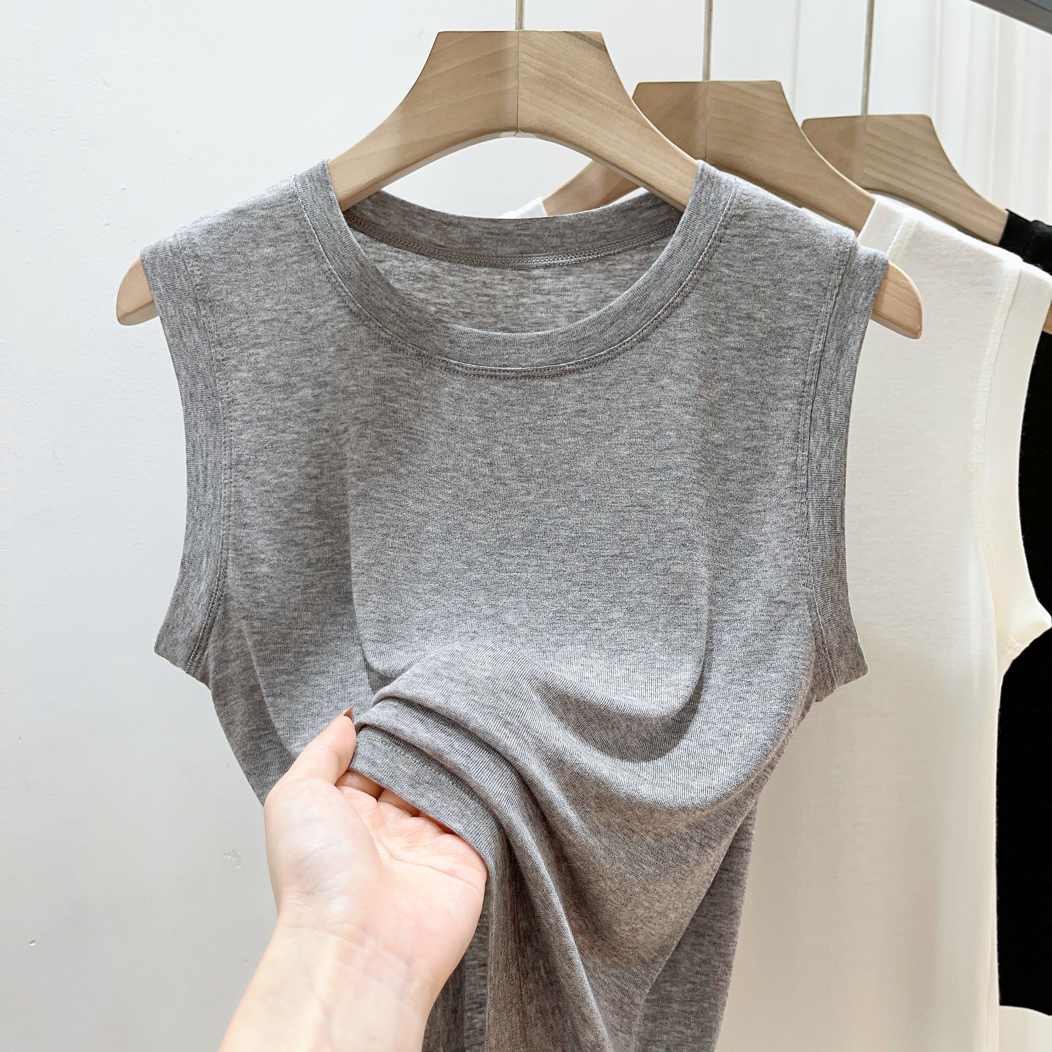 白色莱赛尔天丝外穿背心女装春夏遮副乳韩版内搭圆领无袖上衣打底