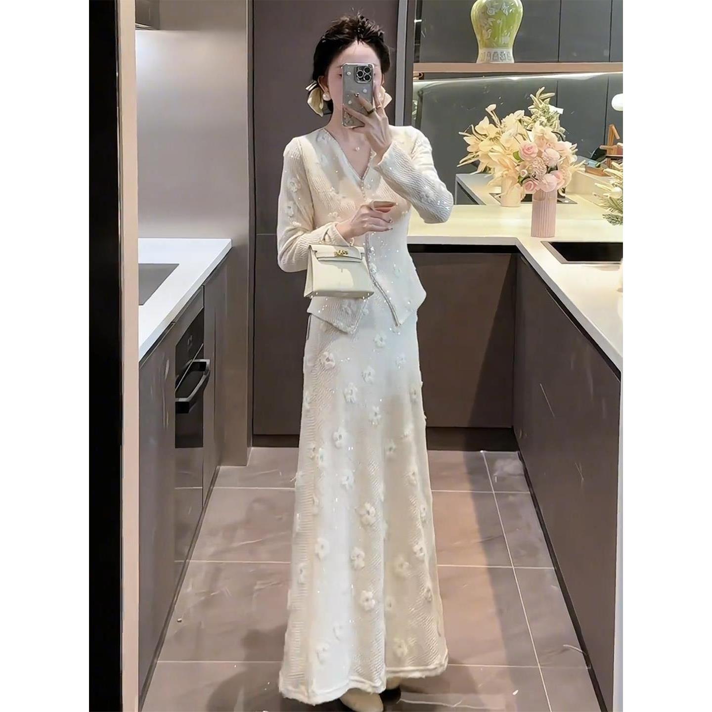 秋冬温柔富家千金感重要场合名媛气质高级感小香风白色连衣裙套装