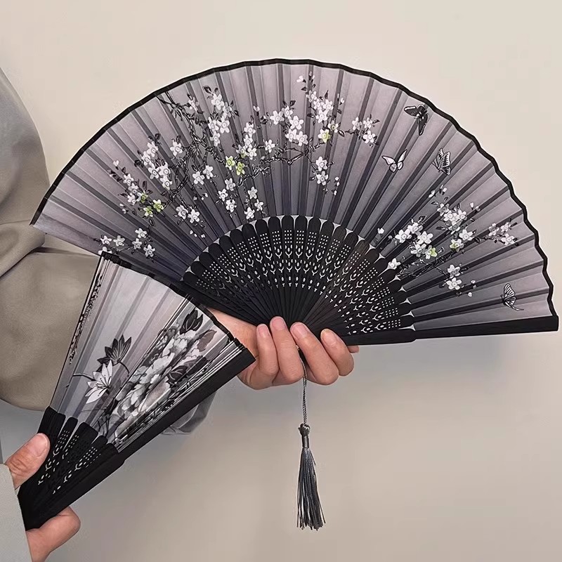 中国风折叠小扇子随身携带古风汉服马面裙舞蹈新中式夏天黑色竹扇