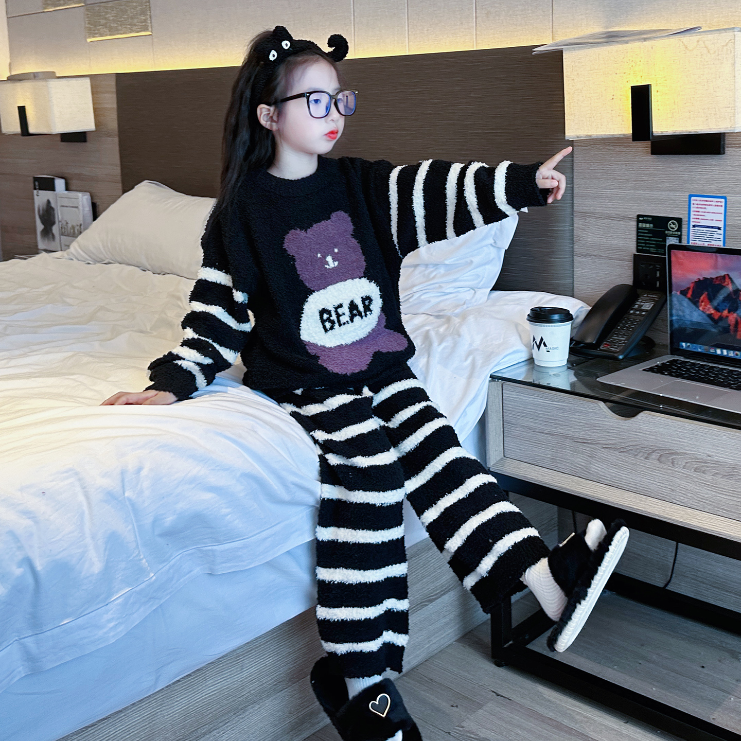 睡衣女款2025新款冬季女童初中生珊瑚绒加绒套装儿童法兰绒家居服