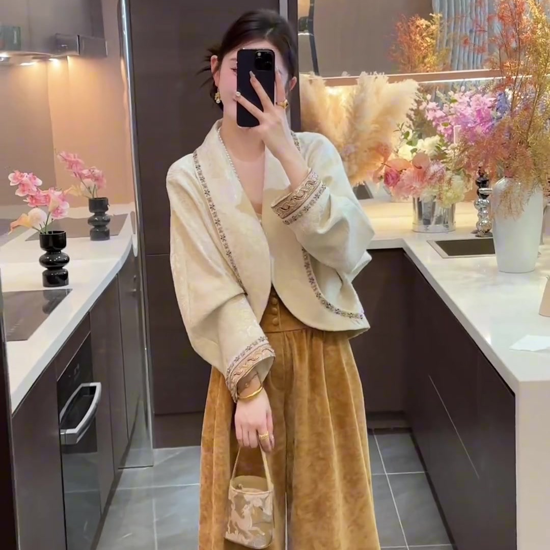新中式设计款茧型提花刺绣外套2025秋季新款E国风V领短款女士上衣