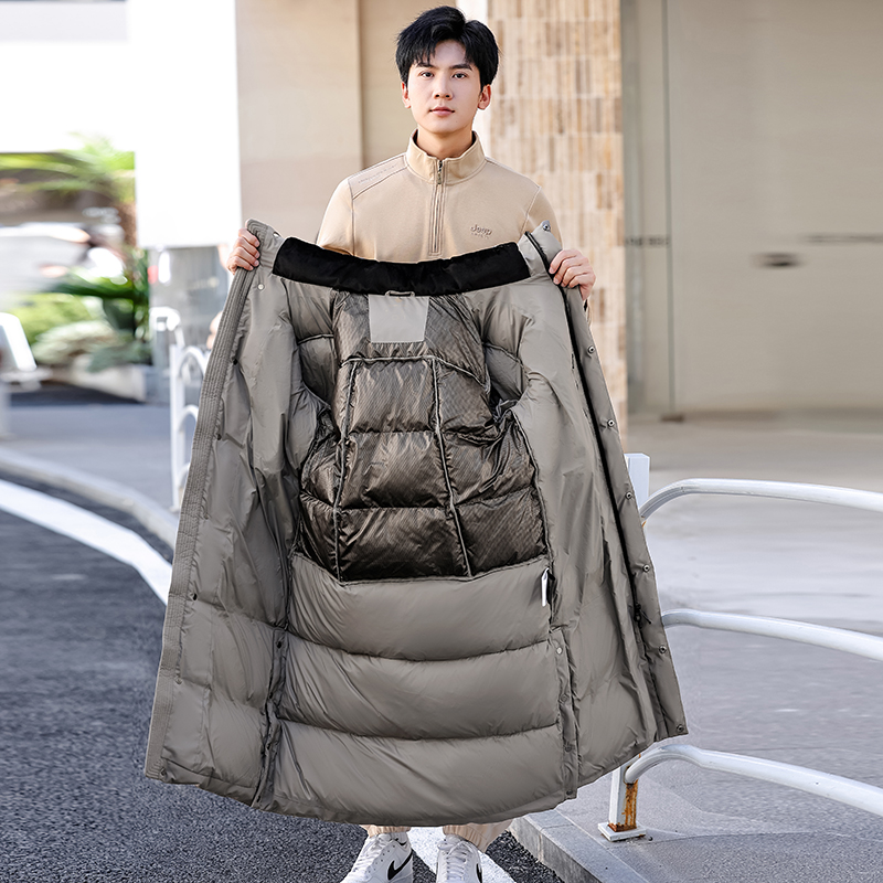 去漠河俄罗斯一定要买的黑金长款羽绒服过膝超厚开叉保暖冬季东北