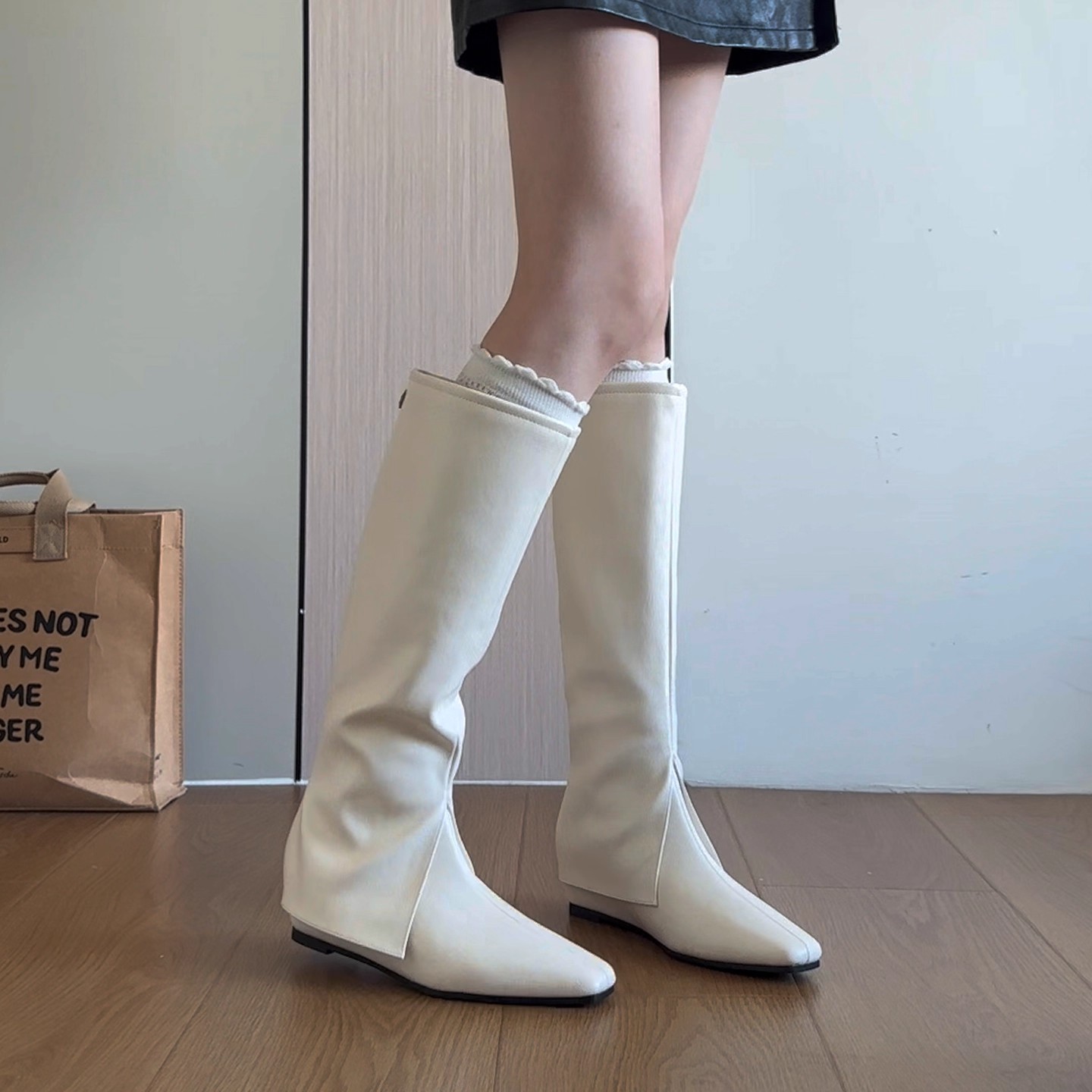 早秋韩系氛围感内增高白色靴子长筒靴女平底油皮靴百搭新款骑士靴