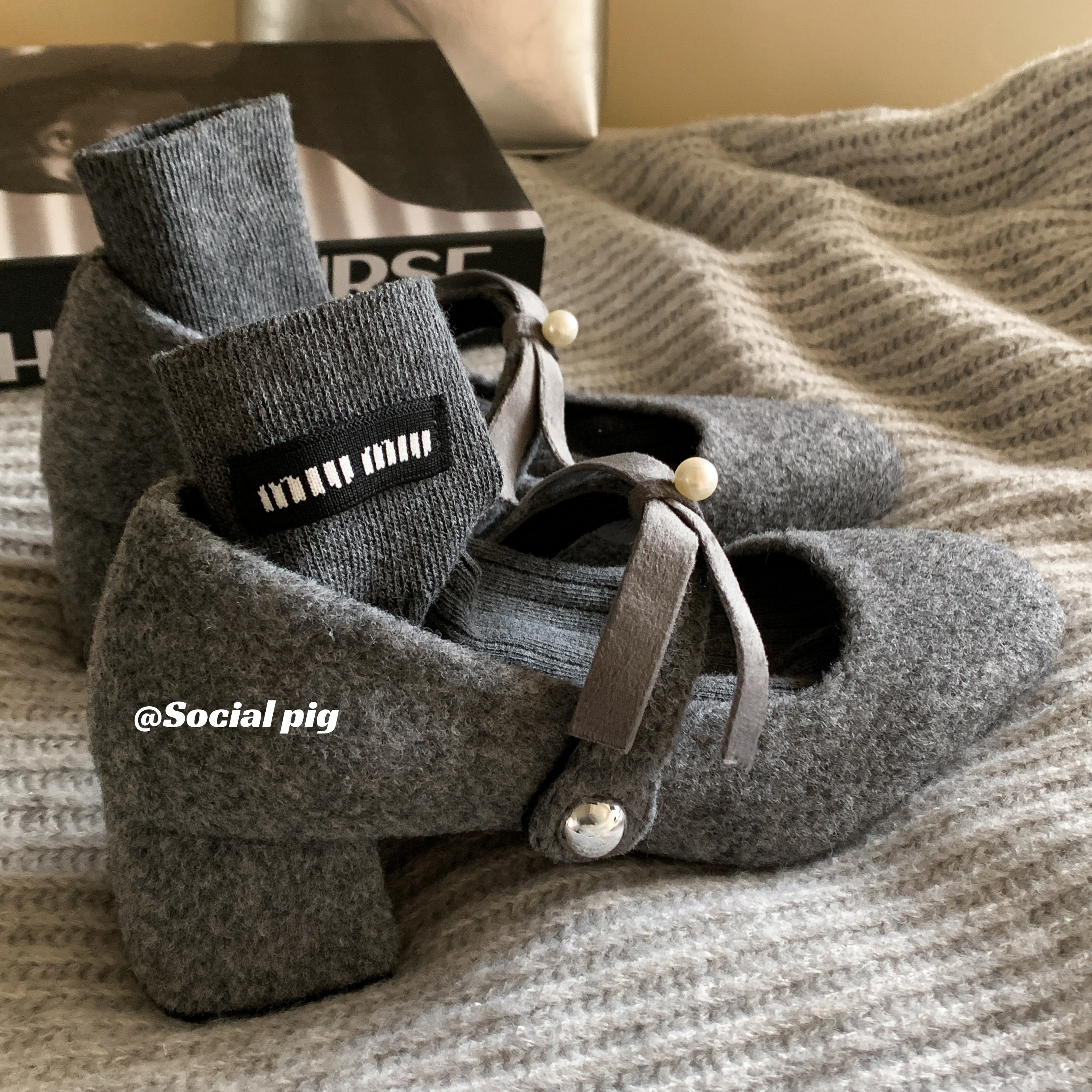 高级灰~秋冬穿搭！晚晚风温柔呢子料单鞋加绒蝴蝶结玛丽珍鞋
