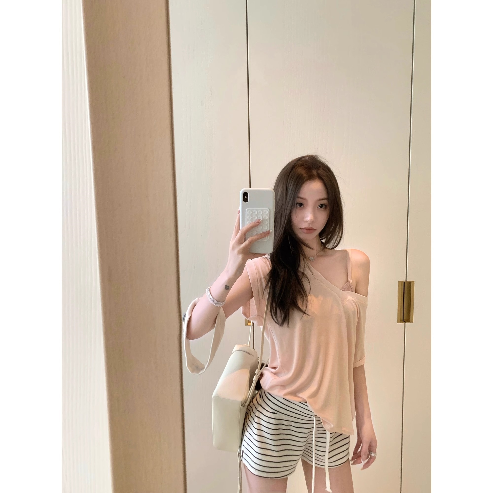 KEKE 洋气慵懒感微透v领T恤女夏季2025新款宽松休闲纯欲遮肉上衣