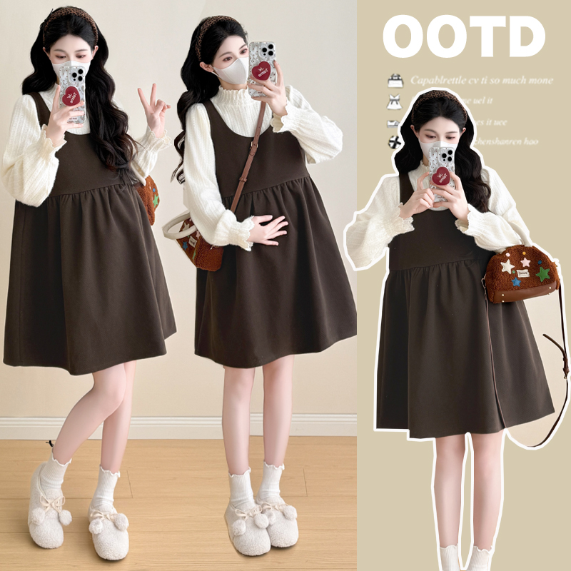 2025新款孕妇装秋冬气质蕾丝荷叶边上衣宽松背带毛呢娃娃裙套装