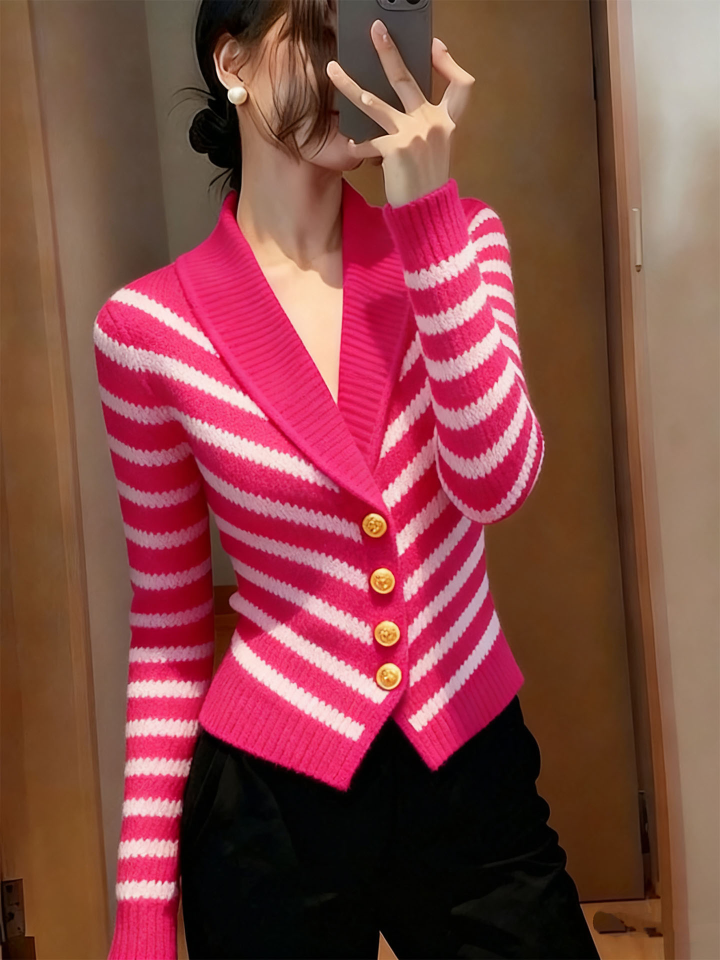 粉色条纹V领掐腰毛衣女2025秋冬超好看独特漂亮修身显瘦针织上衣