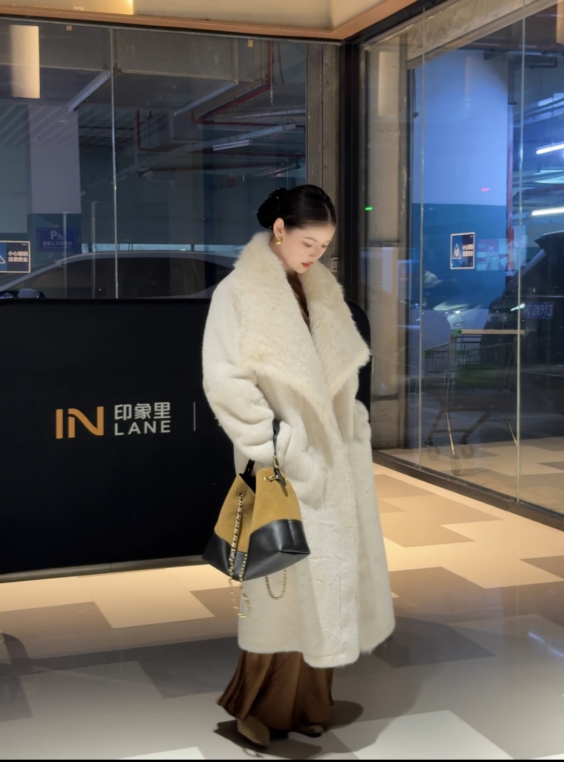 中长款女街头风风均码黑色长款一字领   8117