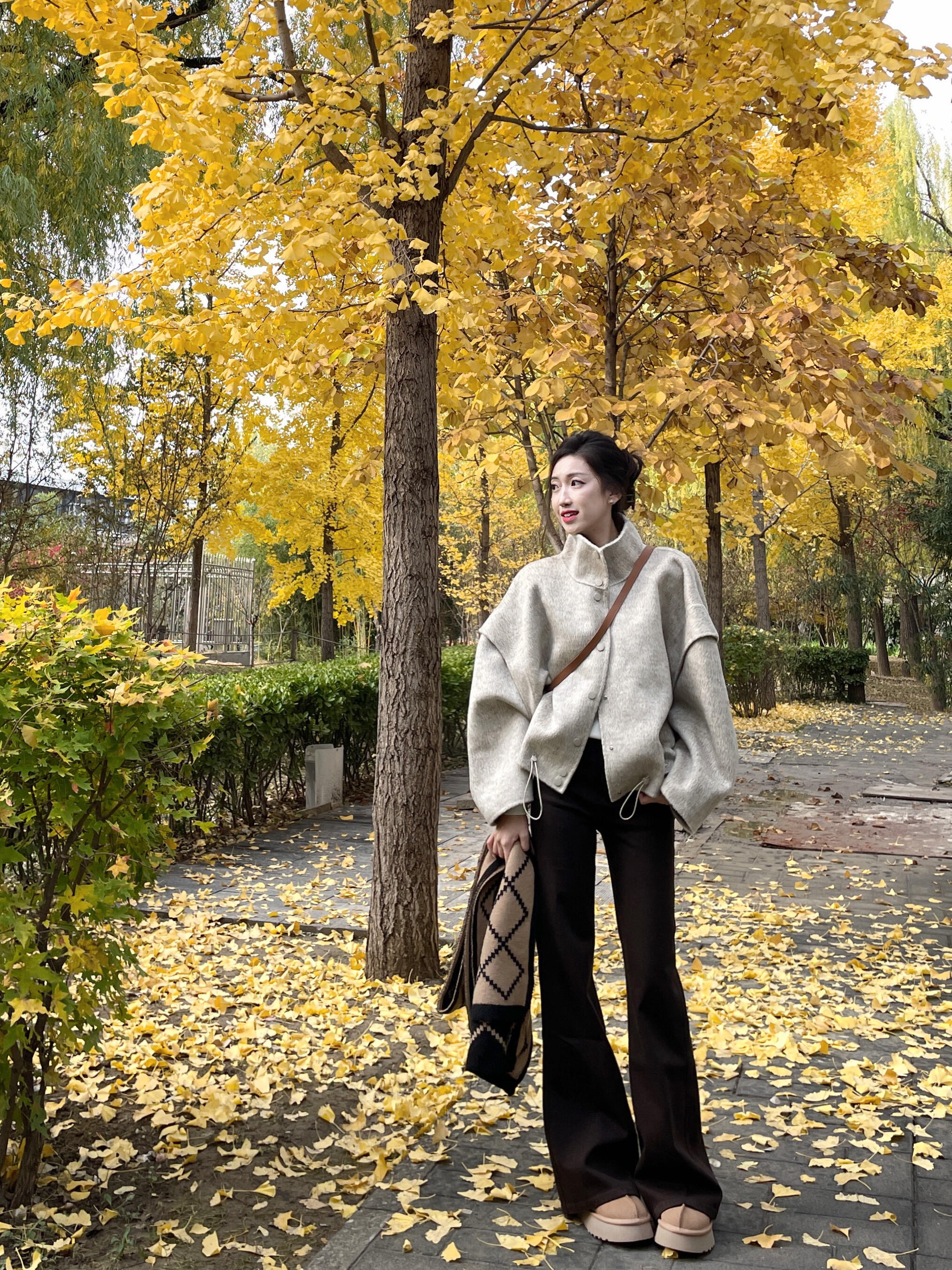 深咖美拉德不贴牛仔裤2025冬季美式宽松新款阔腿显瘦辣妹拖地裤子