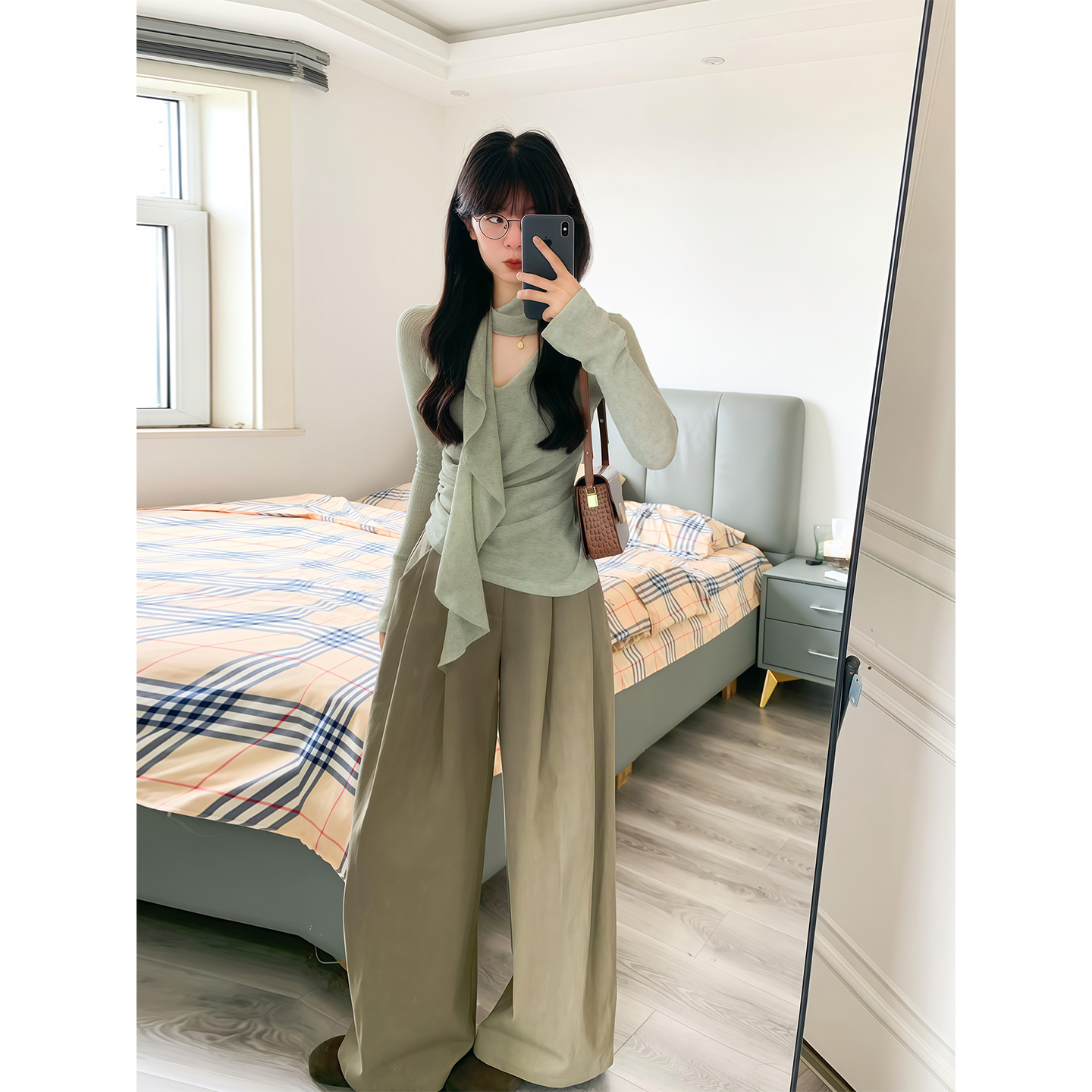 纯欲辣妹V领挂脖飘带长袖T恤女秋季新款百搭宽松显瘦高腰阔腿裤