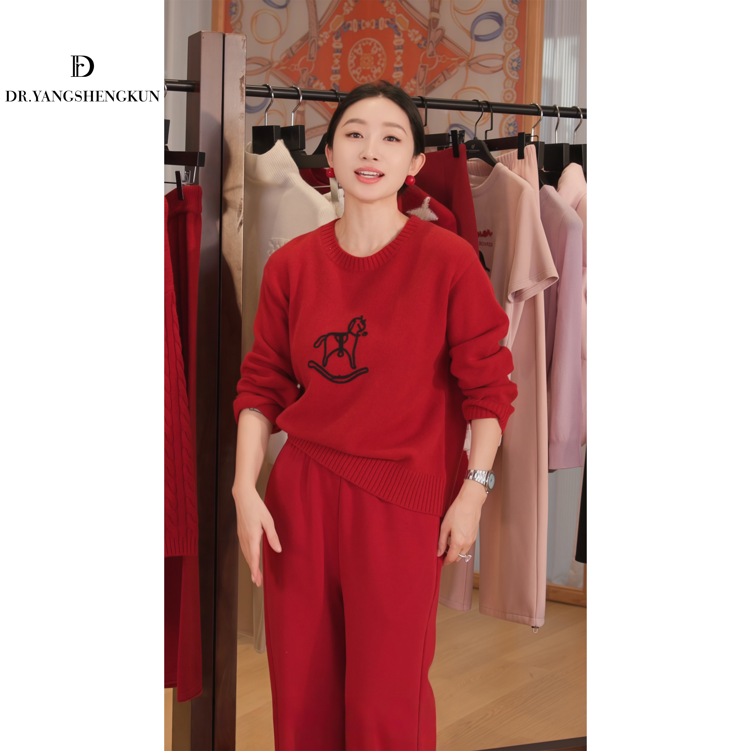 杨圣坤2025冬季新品100%山羊绒手工钩织小马套头针织衫SQ25120754