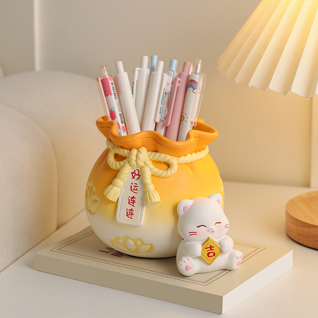 创意招财猫可爱笔筒摆件办公室书桌面装饰品情绪稳定生日礼物实用