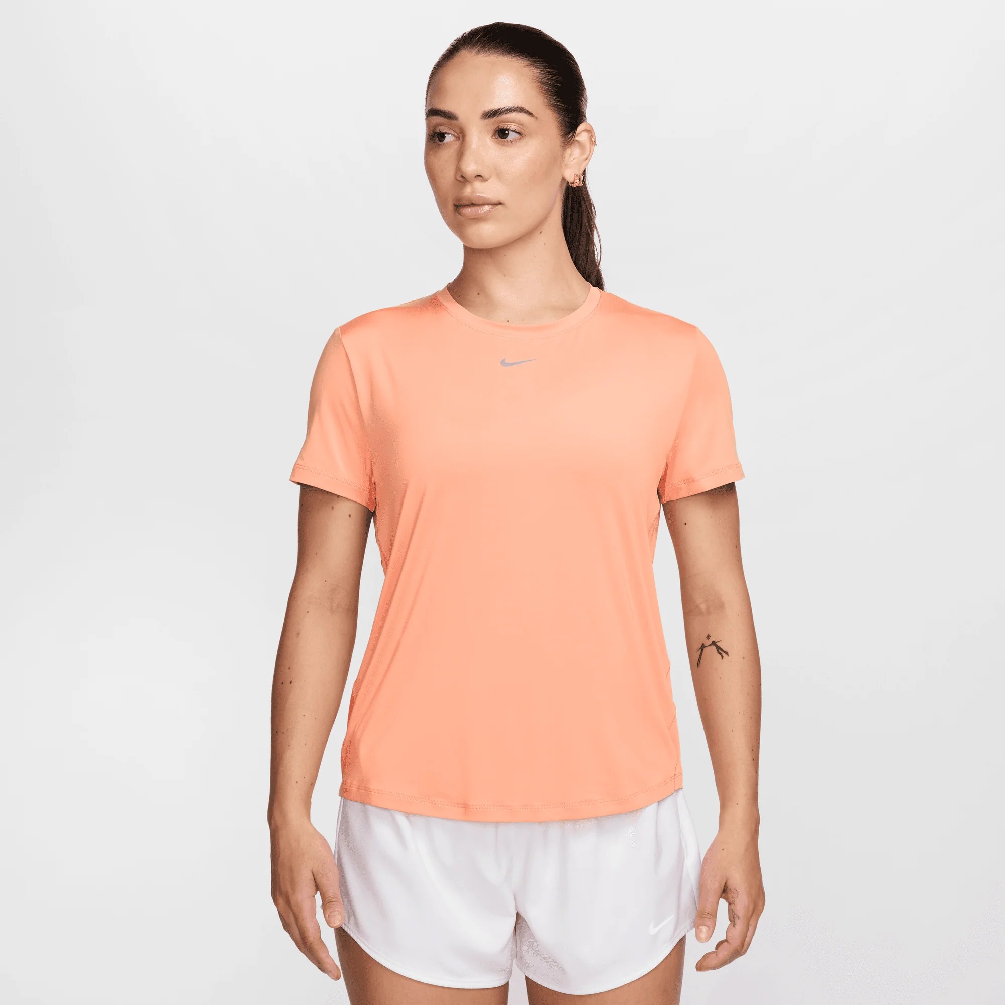 耐克ONE女子速干短袖上衣秋季T恤半袖反光休闲短款圆领FN2799-844