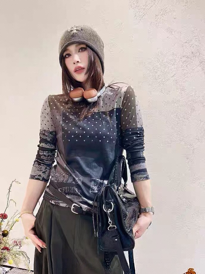 84撞色圆领波点长袖T恤女欧洲站秋装新款时尚别致设计感上衣潮