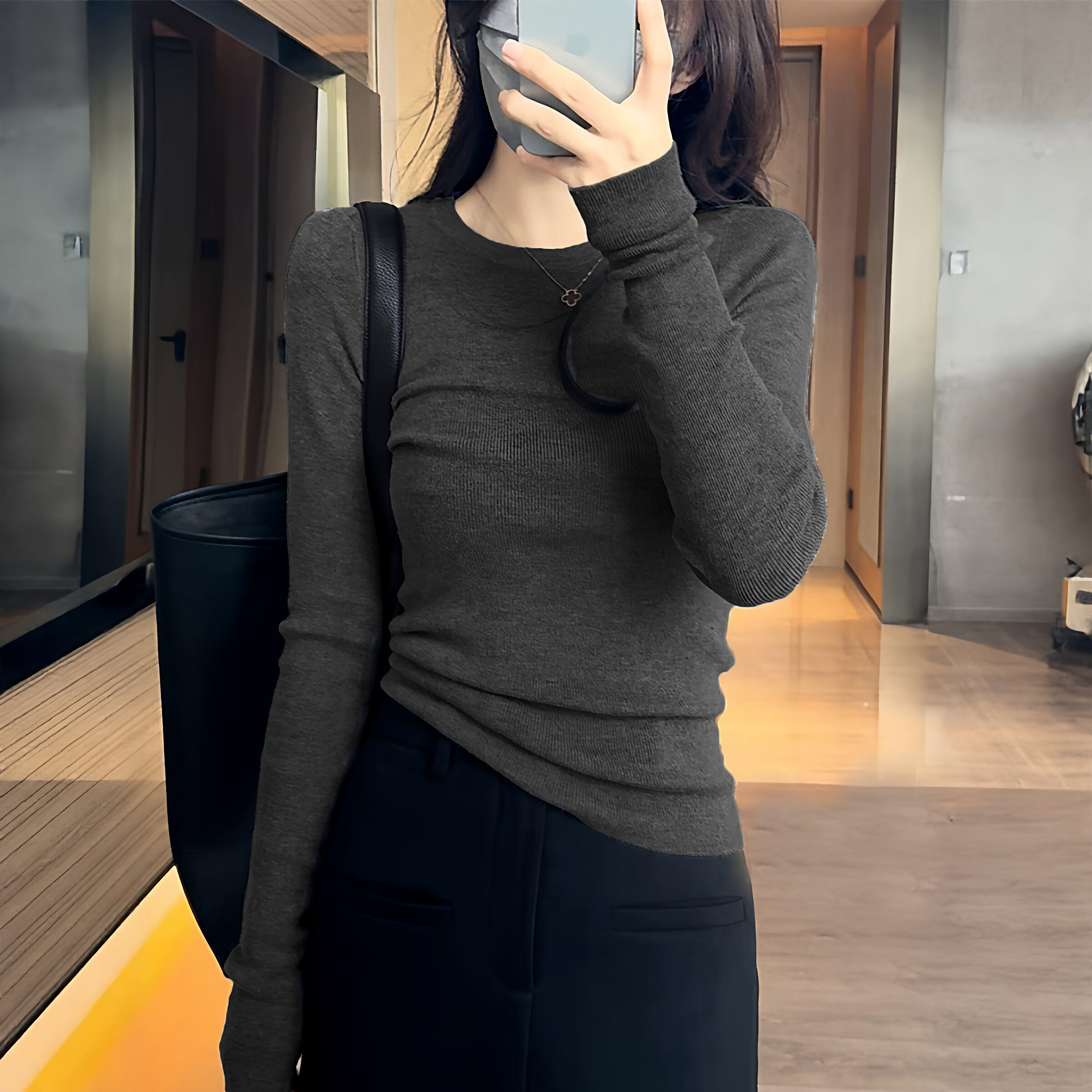 2025秋冬新款圆领羊毛软糯打底衫女修身薄款针织衫内搭深灰色毛衣