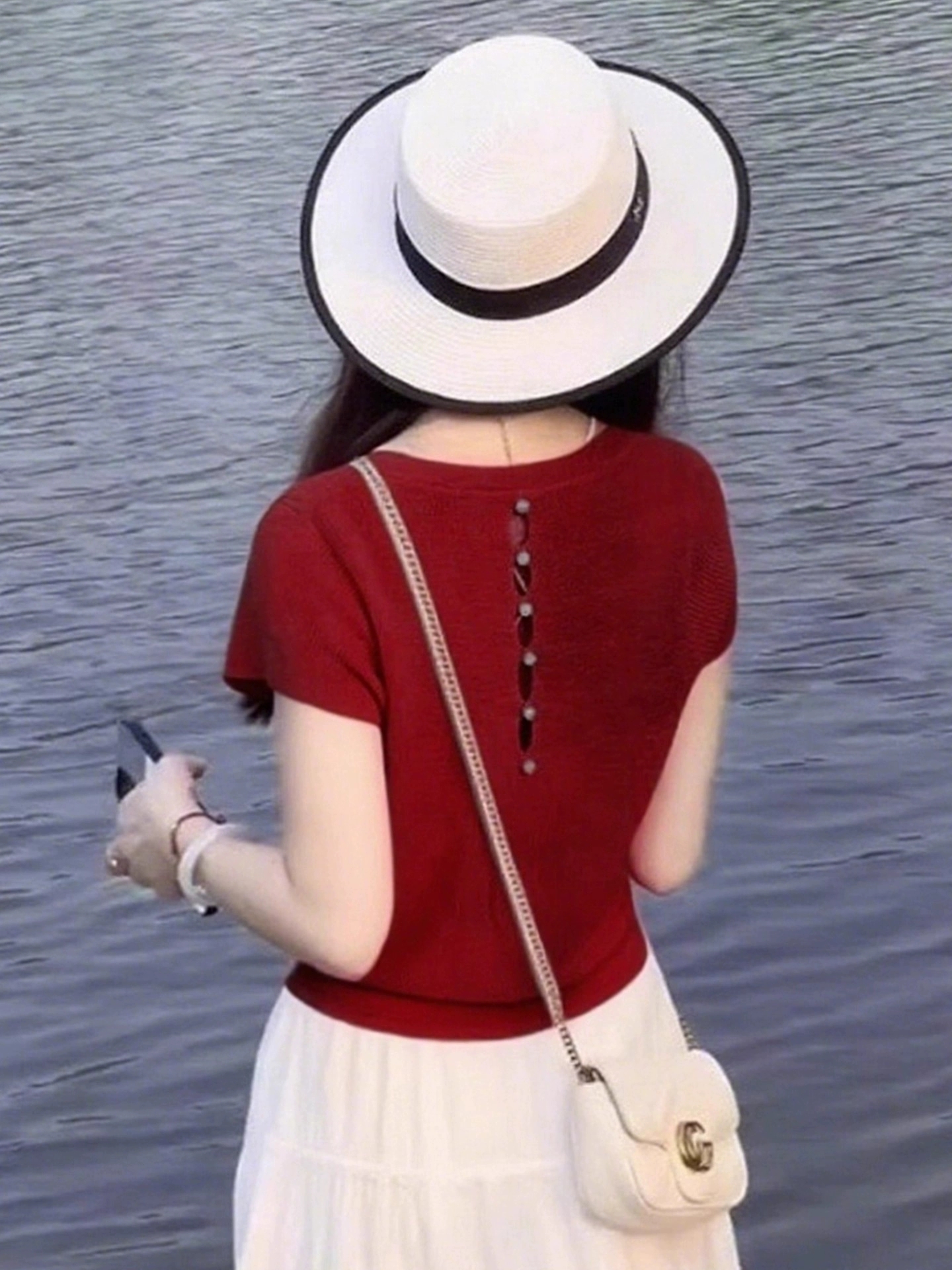 后背镂空设计感红色短袖针织衫女夏季薄款超好看时髦洋气显白上衣