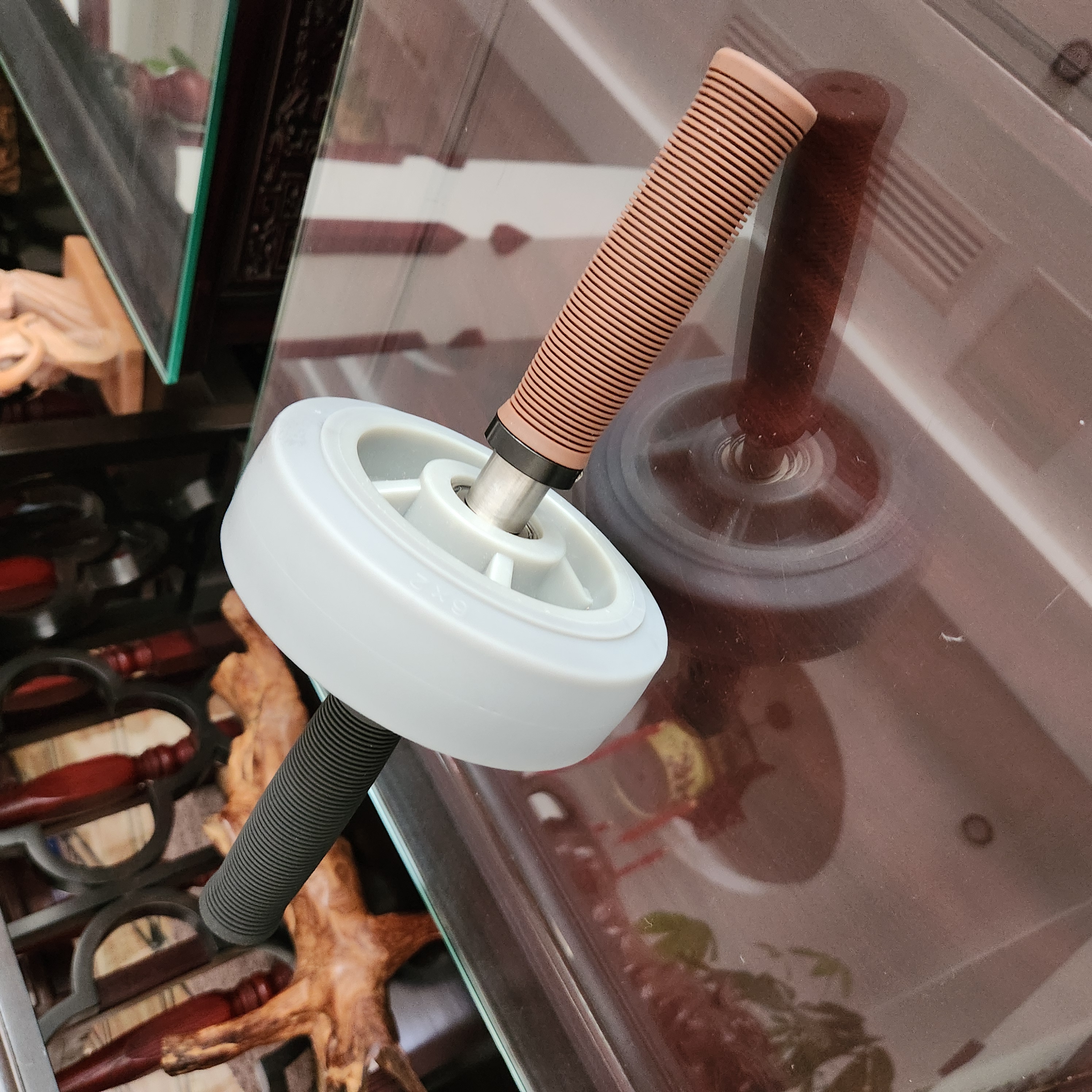 健腹轮六寸直径15厘米，不锈钢手柄单边长度15厘米，德国轴承，