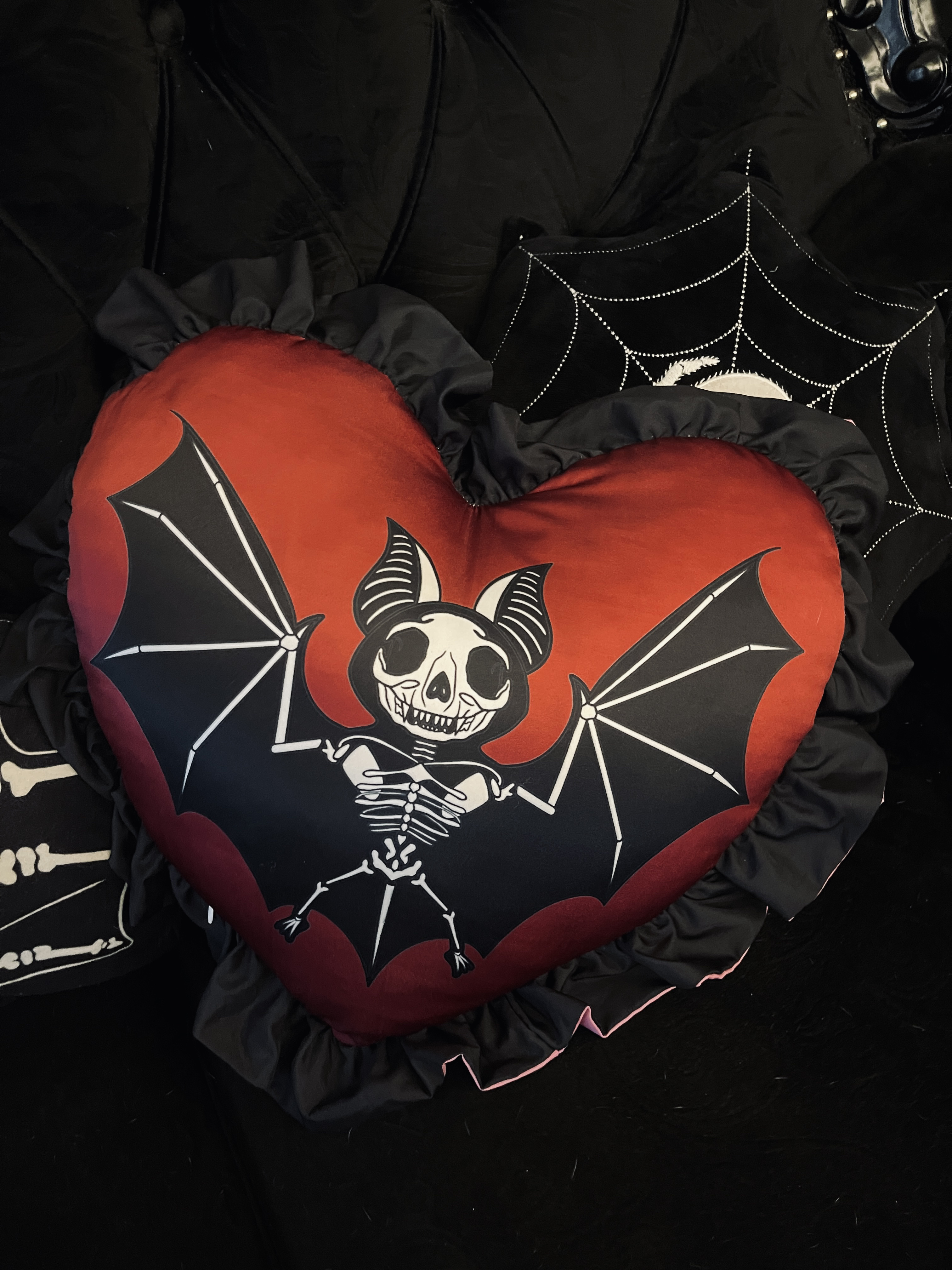 《我的外表VS我的内心》哥特暗黑少女爱心抱枕