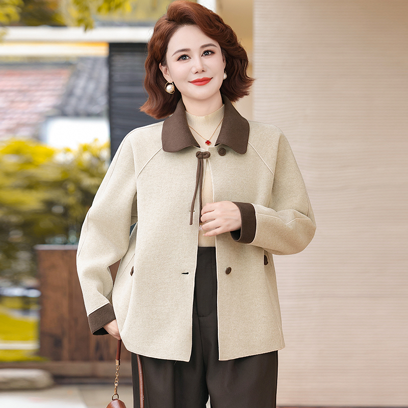 2025年秋季新款气质妈妈装上衣百搭优雅显瘦高档女装中老年女外套