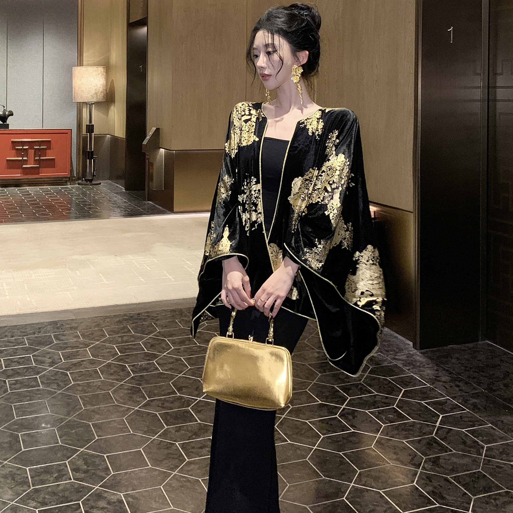 新中式华流新国风禅意复古高级感正反两穿丝绒斗篷披肩外套老钱风