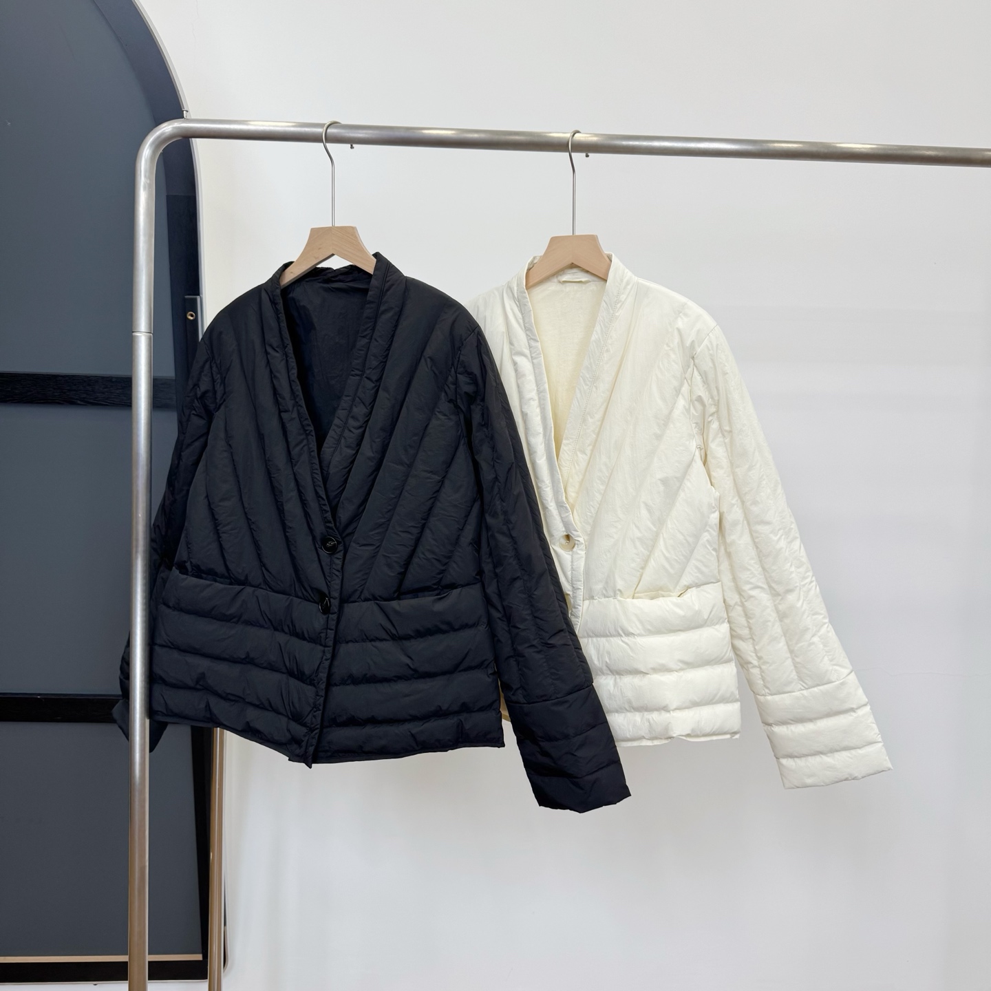 【若若美】Y-8375修身长袖两粒扣羽绒服轻薄排骨风90白鸭绒V领外套