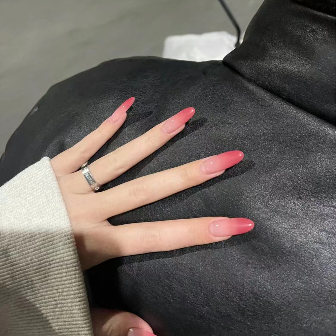 【乌龙】蜜桃渐变色中长椭圆美甲显白个性纯欲玫粉渐变纯手工穿戴甲