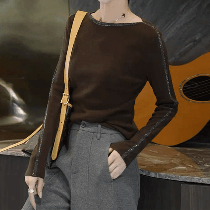 咖色内搭针织打底衫女2025秋季舒适显瘦设计感一字领长袖烫钻上衣
