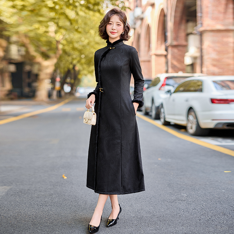 复古国风加绒改良旗袍裙子2025冬季女装盘扣加厚配大衣打底连衣裙