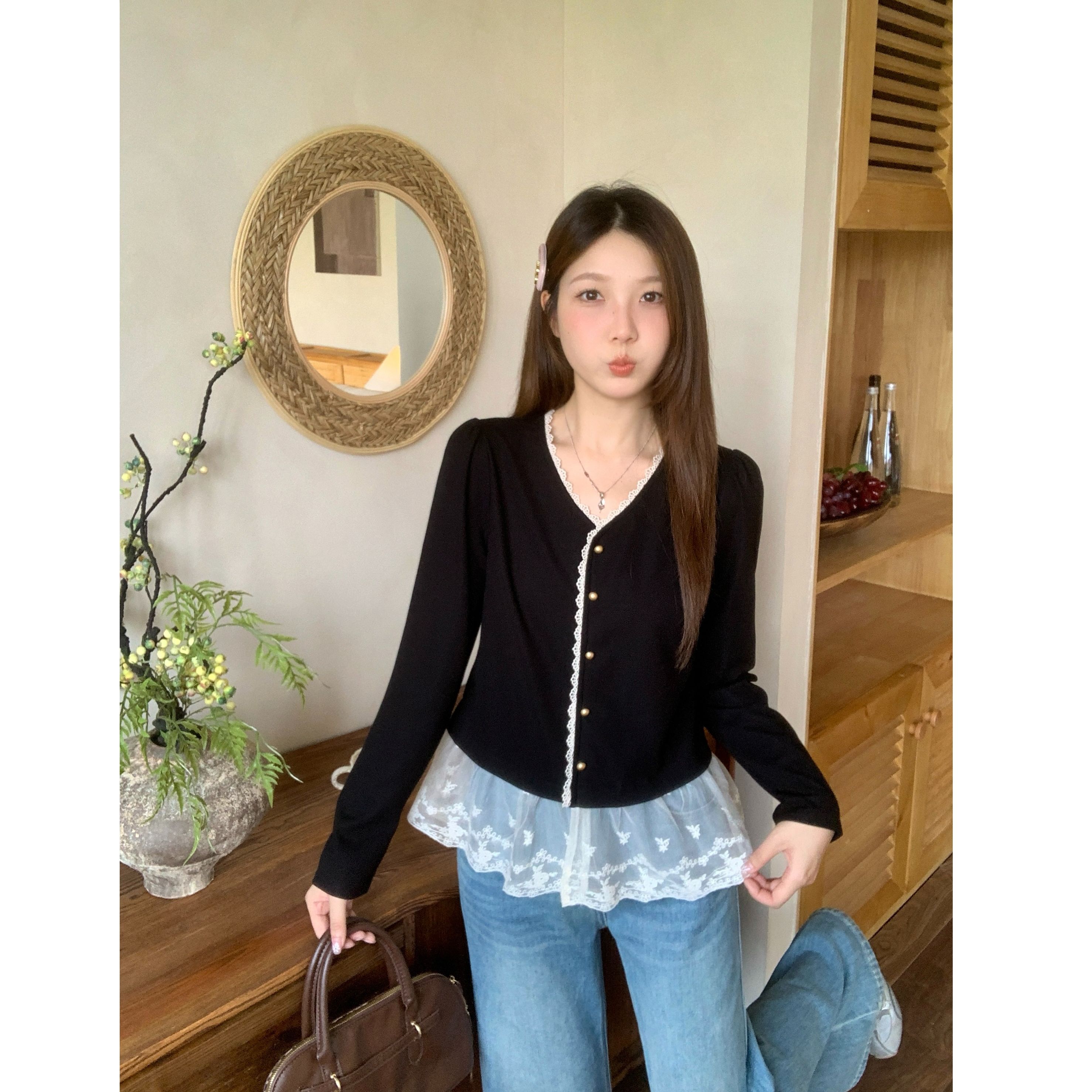 2025秋季新款大码轻奢高级感蕾丝拼接V领衬衫胖mm遮肚上衣女80200