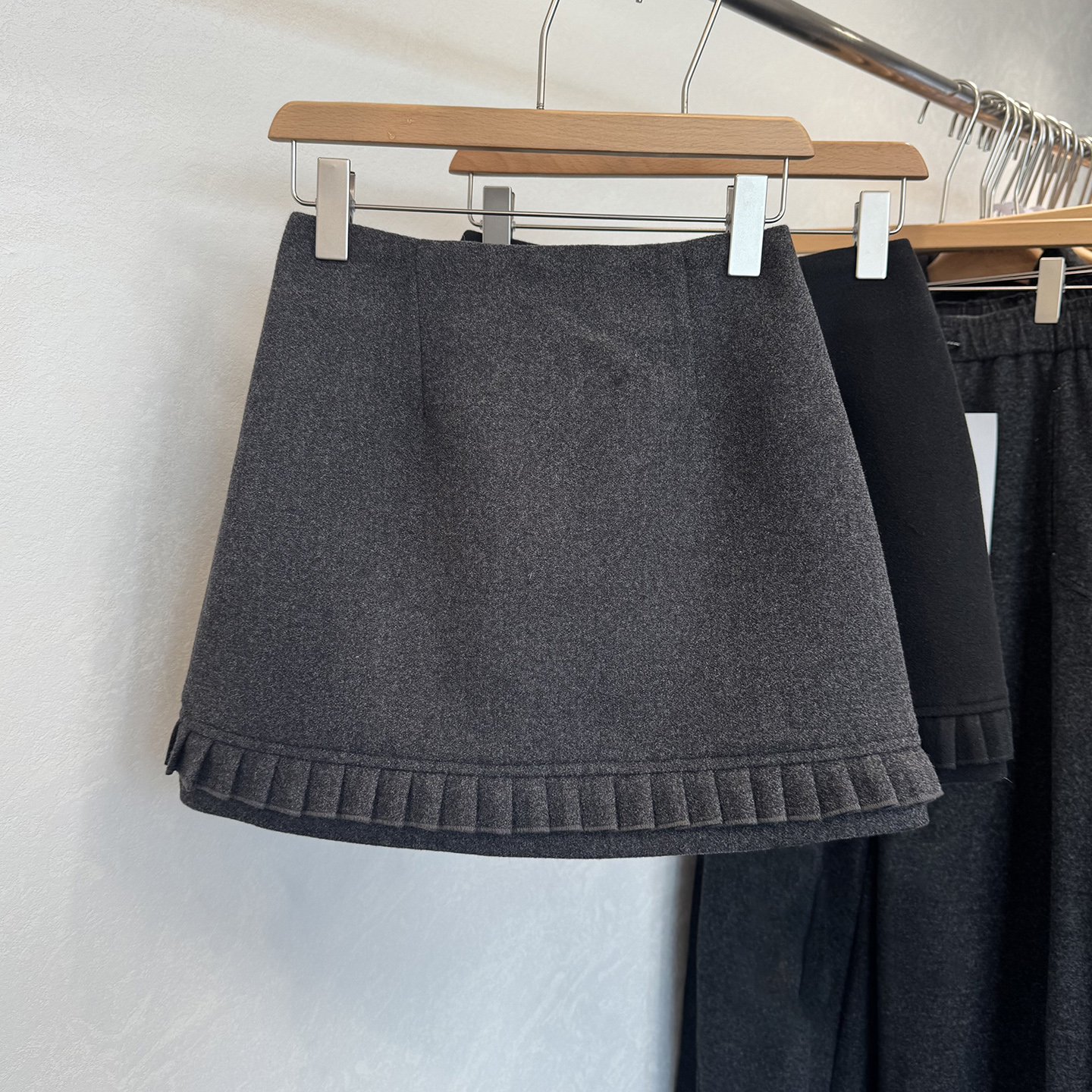韩系高腰木耳边下摆毛呢半身裙女2025冬季新款百搭显瘦a字短裙子